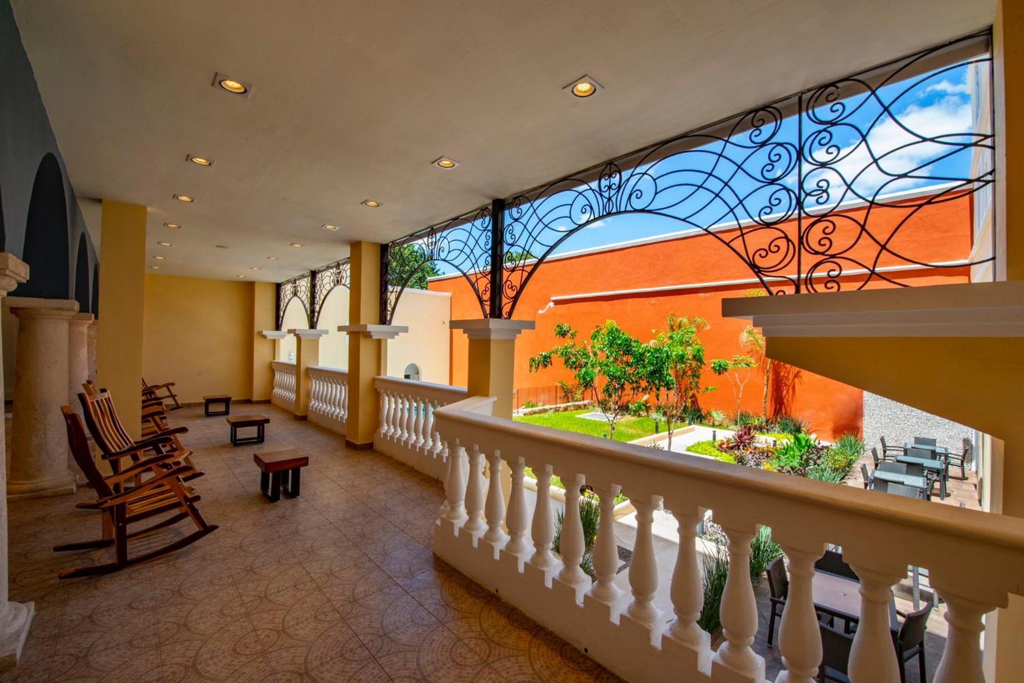 Holiday Inn Express Merida Centro By Ihg Exterior photo