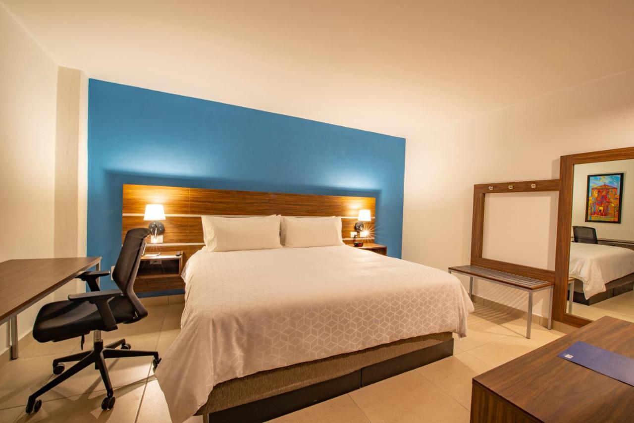 Holiday Inn Express Merida Centro By Ihg Exterior photo